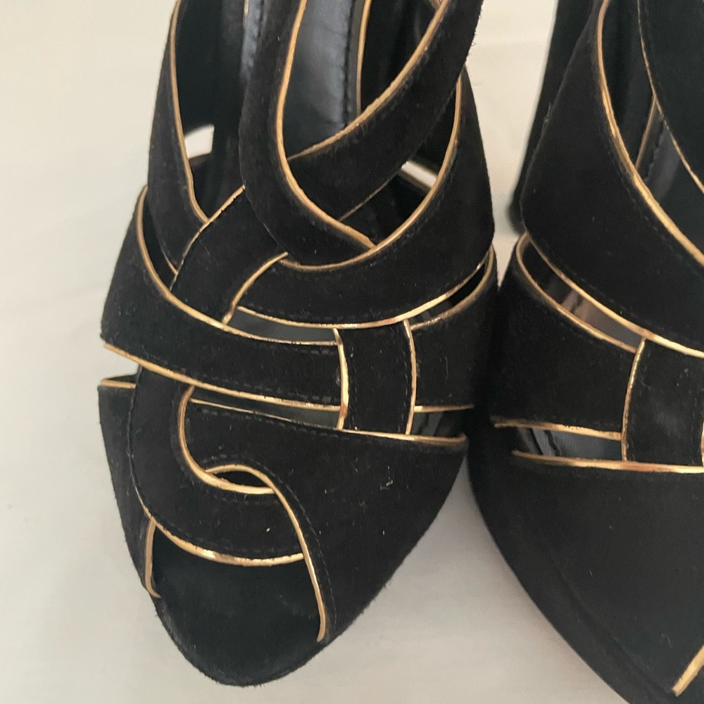 Gold and Black Dolce and Gabbana leather platforms - Picture 10 of 12